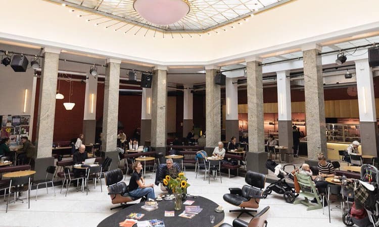 Unternehmen Mitte – Foto 1