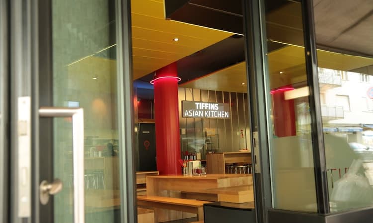 Tiffins Asian Kitchen – Foto 1
