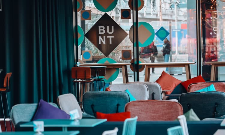 BUNT – Foto 1