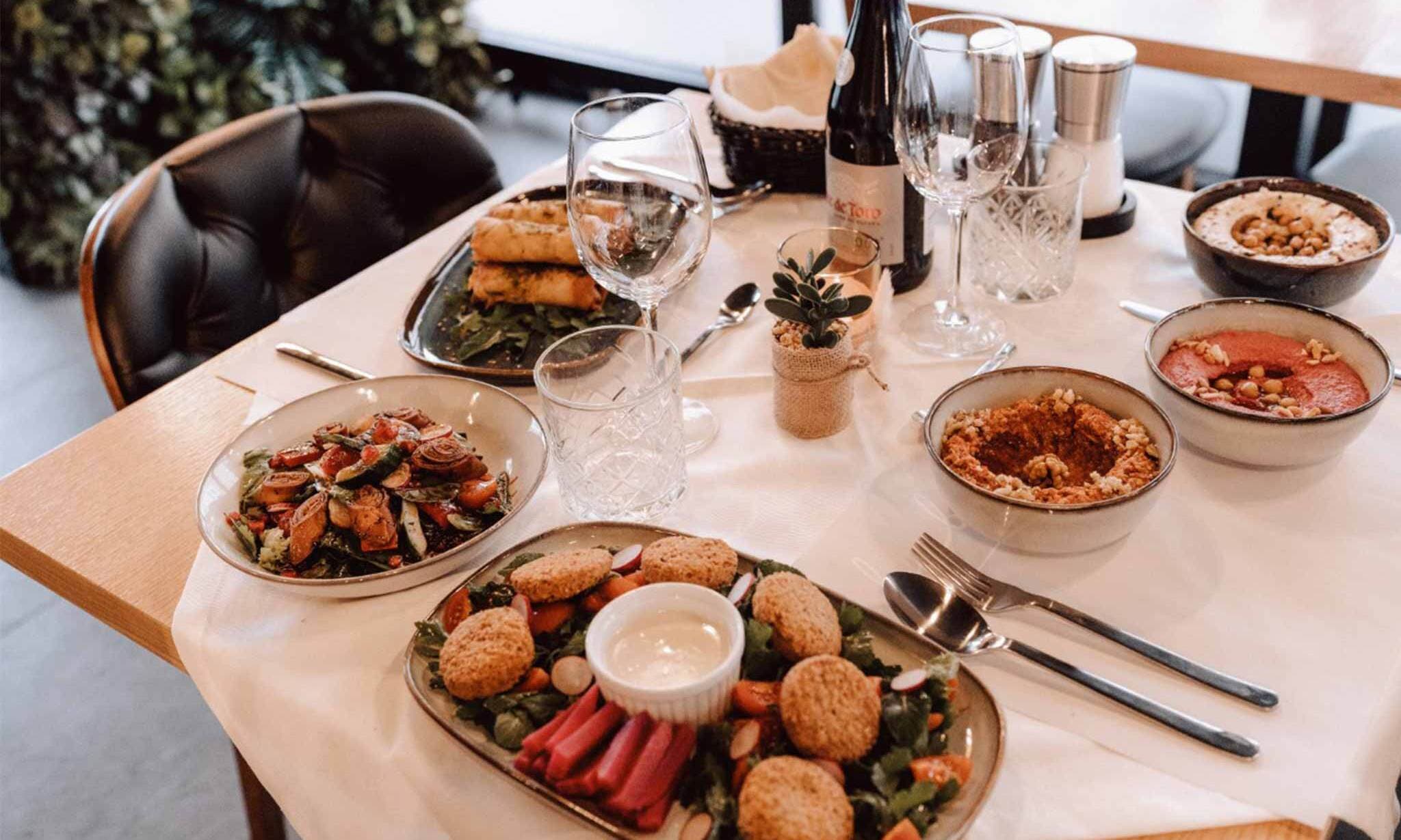 habibi's Café & Restaurant – Foto 2