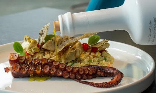 YNOS Kitchen Bar – Foto 2