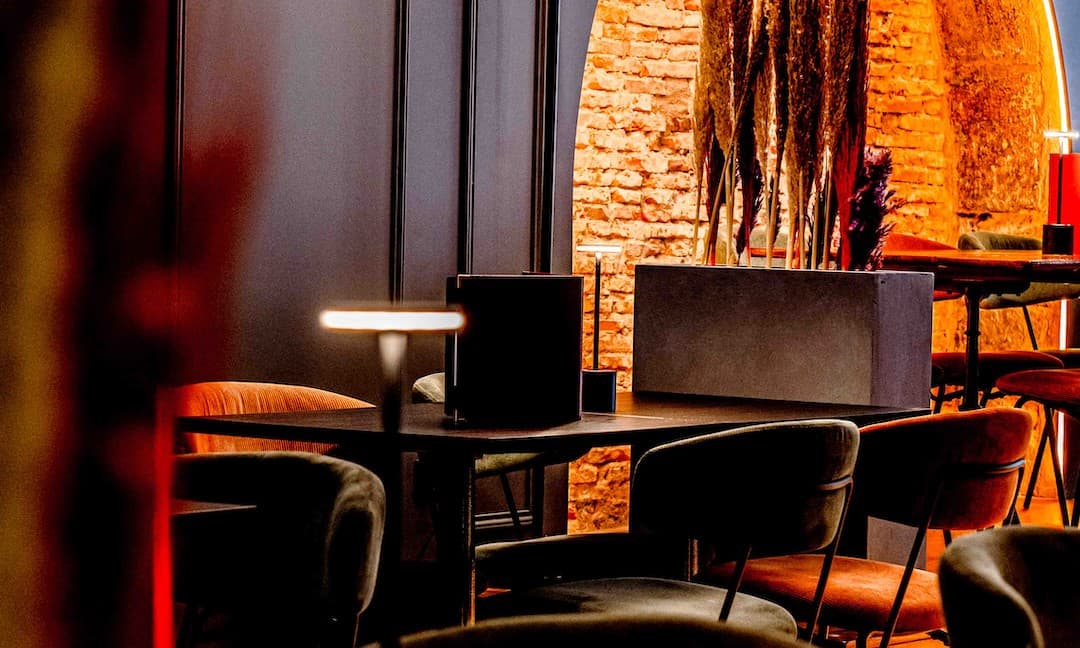 Demi Lune Café