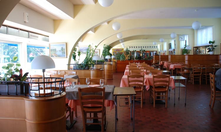 Restaurant de la Piscine et Patinoire de Montchoisi – Foto 1